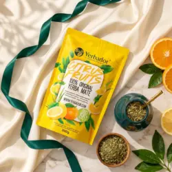 YERBA MATE YERBADOR – OWOCE CYTRUSOWE — kompozycja w słonecznym świetle