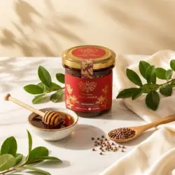 Surowy Miód Gryczany – Porywająca i upojna podróż – 400g — kompozycja w słonecznym świetle