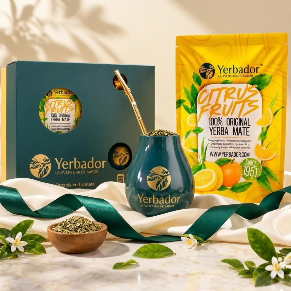 ZESTAW PREZENTOWY YERBA MATE – OWOCE CYTRUSOWE ZESTAW PREZENTOWY YERBA MATE – OWOCE CYTRUSOWE — kompozycja w słonecznym świetle