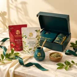HIT! Świąteczny zestaw Magdy Gessler – Zestaw Yerba Mate Red Kiss + Jasmine White Delight — kompozycja w słonecznym świetle