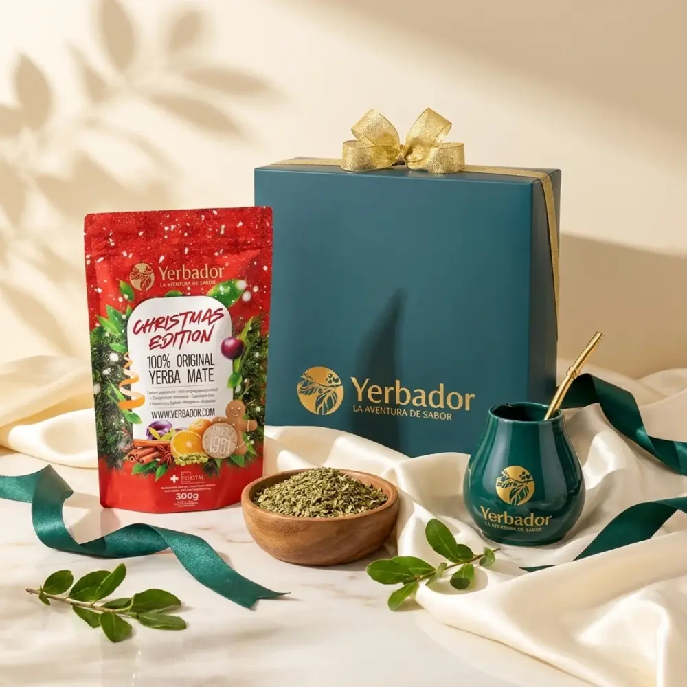ZESTAW PREZENTOWY YERBA MATE – CHRISTMAS EDITION ZESTAW PREZENTOWY YERBA MATE – CHRISTMAS EDITION — kompozycja w słonecznym świetle