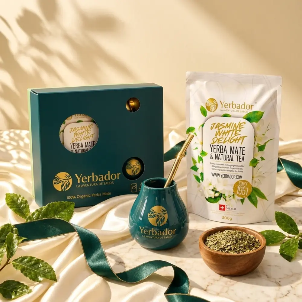 ZESTAW PREZENTOWY YERBA MATE – BIAŁY JAŚMIN ZESTAW PREZENTOWY YERBA MATE – BIAŁY JAŚMIN — kompozycja w słonecznym świetle