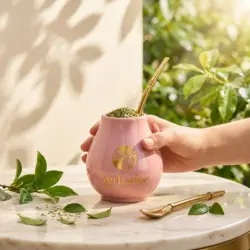 CERAMICZNE MATERO YERBADOR PRO 2 – PUDROWY RÓŻ — propozycja podania