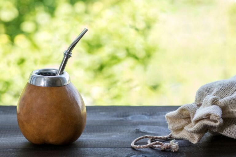 Co pić zamiast kawy? Yerba Mate – naturalna alternatywa dla kawy