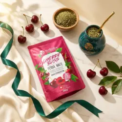 YERBA MATE – CHERRY BLISS — kompozycja w słonecznym świetle