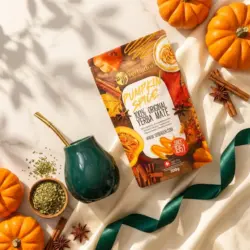 YERBA MATE – PUMPKIN SPICE — kompozycja w słonecznym świetle