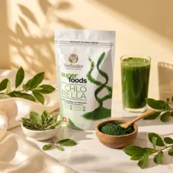 Chlorella w Proszku – 100 g – Źródło Witaminy B12 i Żelaza — kompozycja w słonecznym świetle