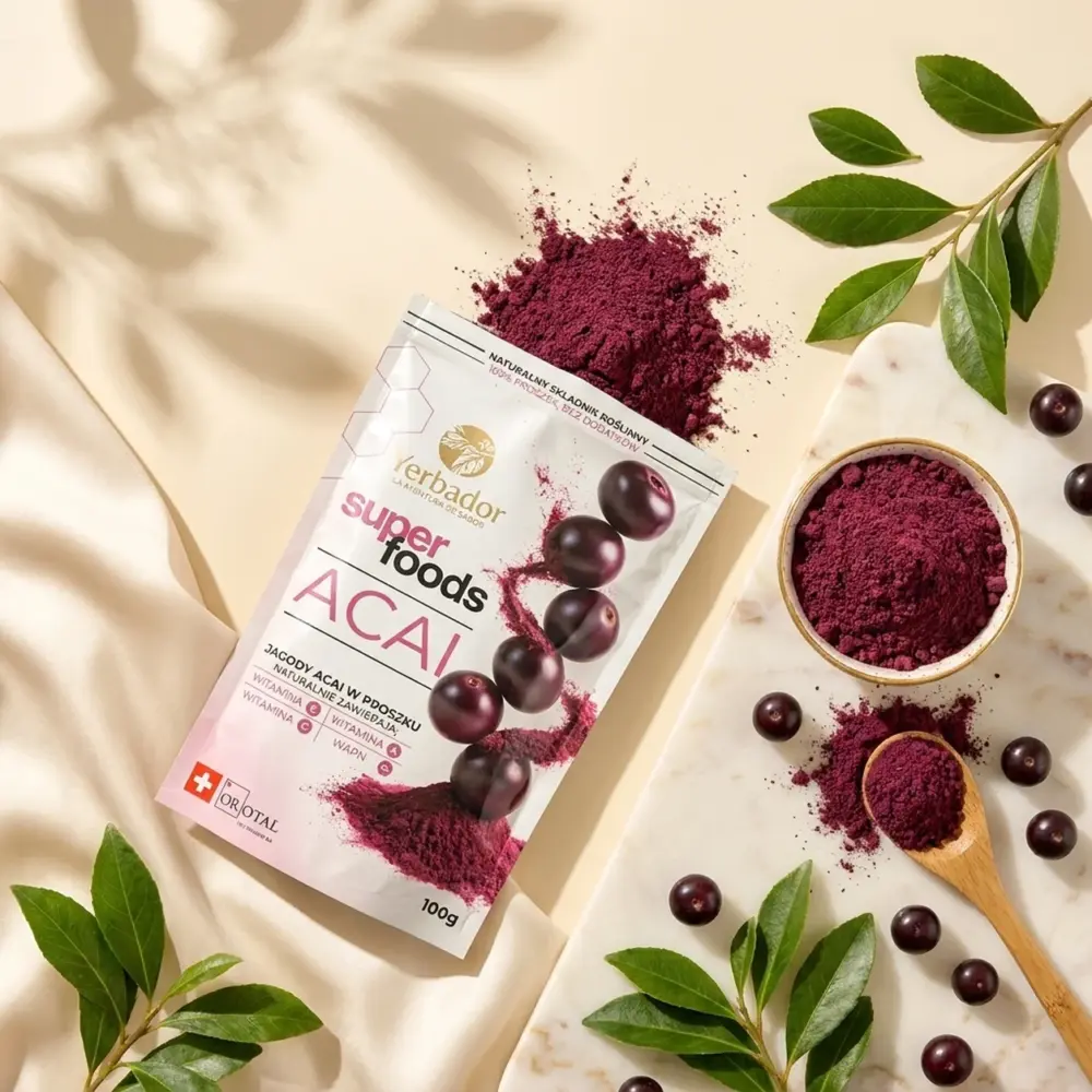 Jagody Acai w Proszku – 100 g – Źródło Witaminy A, C i E Jagody Acai w Proszku – 100 g – Źródło Witaminy A, C i E — kompozycja w słonecznym świetle