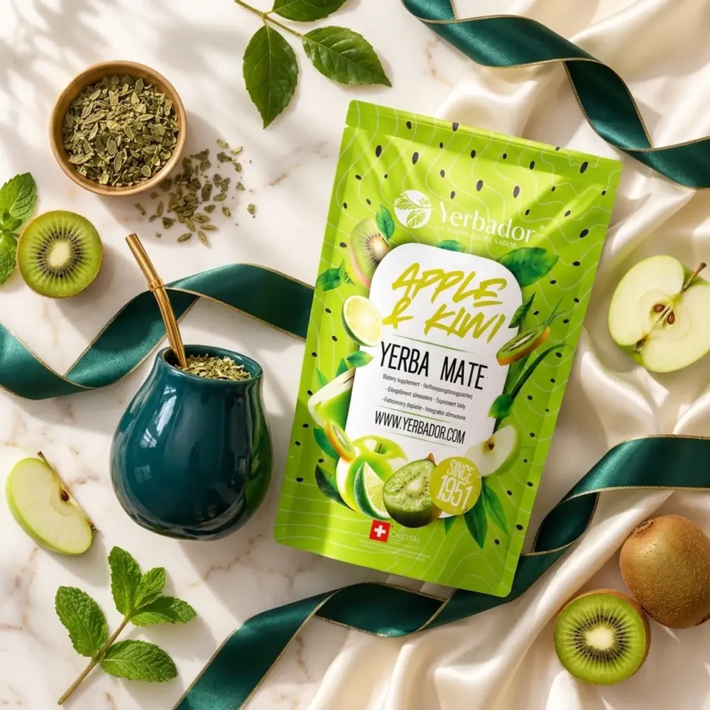 YERBA MATE – APPLE & KIWI + BUKOWY NABIERAK YERBA MATE – APPLE & KIWI + BUKOWY NABIERAK — kompozycja w słonecznym świetle