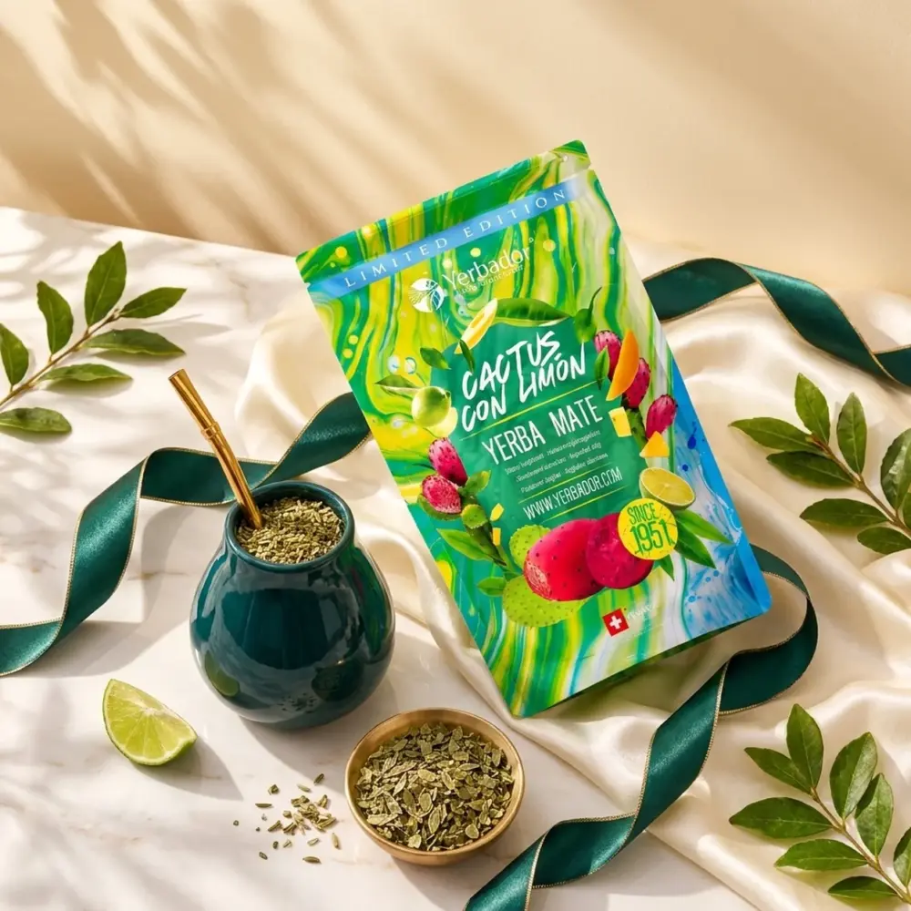 YERBA MATE – CACTUS CON LIMON + NABIERAK BUKOWY YERBA MATE – CACTUS CON LIMON + NABIERAK BUKOWY — kompozycja w słonecznym świetle