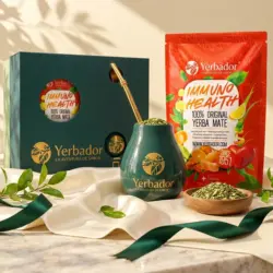 ZESTAW PREZENTOWY YERBA MATE – IMMUNO HEALTH + BUKOWY NABIERAK — kompozycja w słonecznym świetle