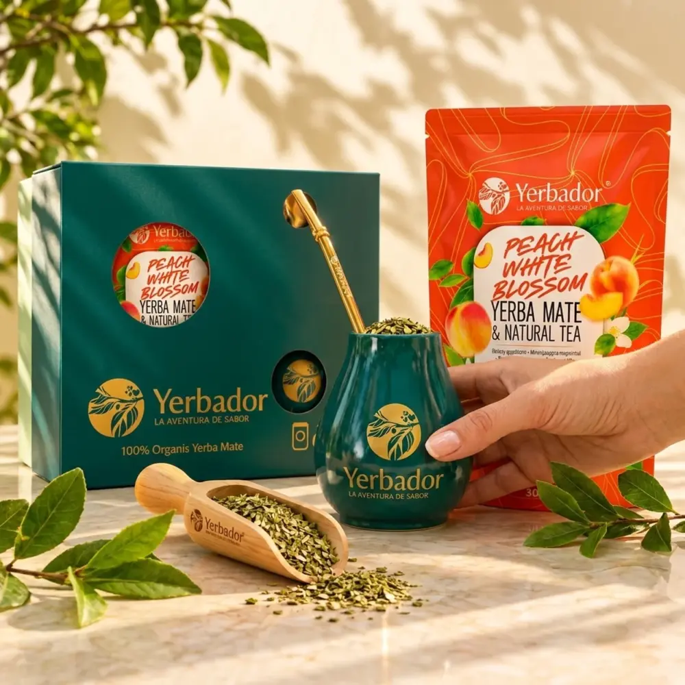 ZESTAW STARTOWY PEACH WHITE BLOSSOM – YERBA MATE + BIAŁA HERBATA + BUKOWY NABIERAK ZESTAW STARTOWY PEACH WHITE BLOSSOM – YERBA MATE + BIAŁA HERBATA + BUKOWY NABIERAK — propozycja podania