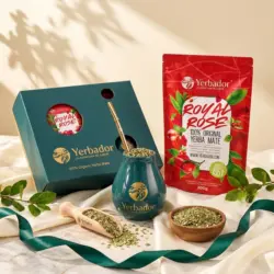ZESTAW STARTOWY YERBA MATE – OGRODY RÓŻANE + BUKOWY NABIERAK — kompozycja w słonecznym świetle