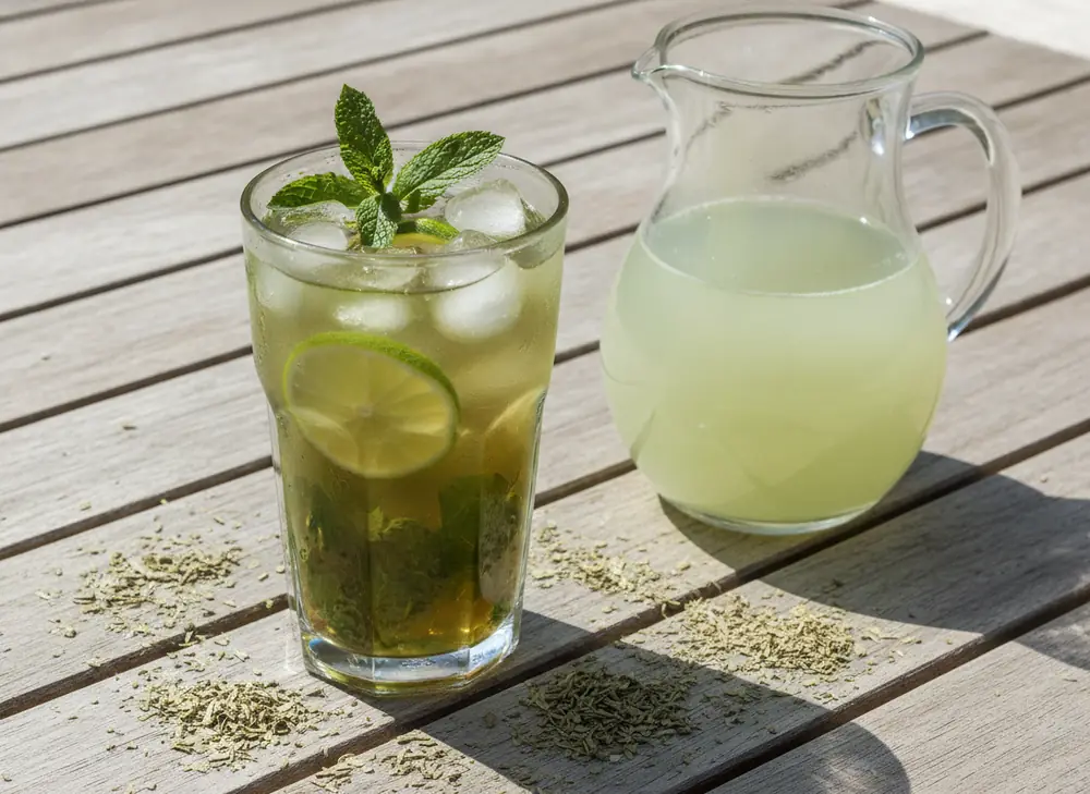 Terere – yerba mate na zimno bez cukru z limonką i miętą