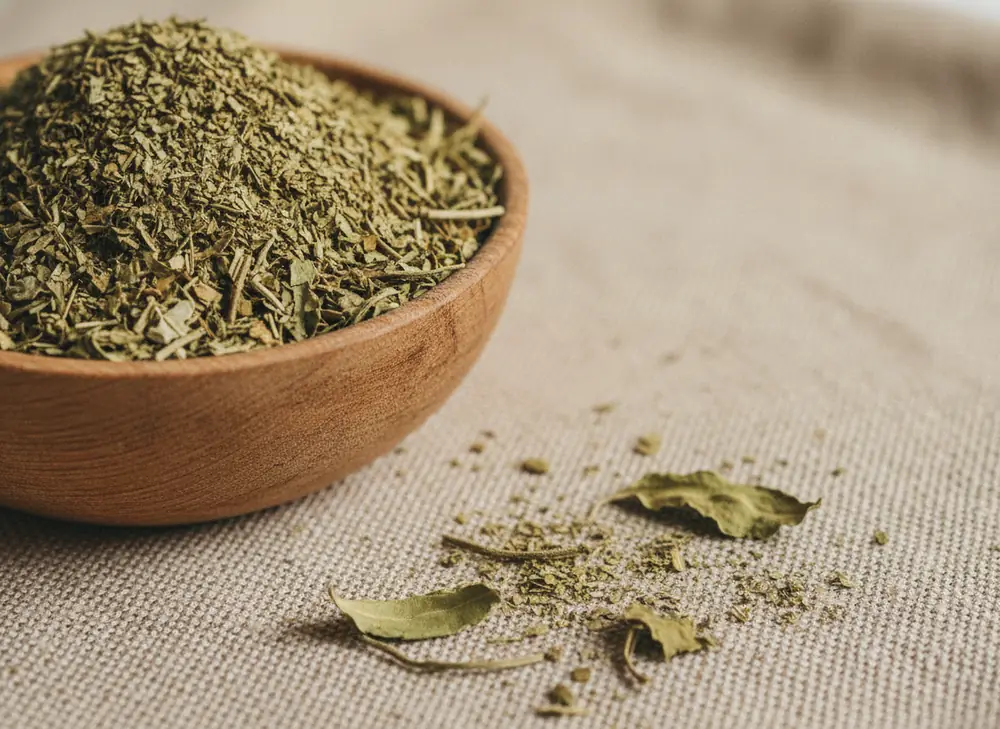 Yerba mate a magnez - susz yerba mate w skupieniu, ilustracja koncentracji składników mineralnych w liściu