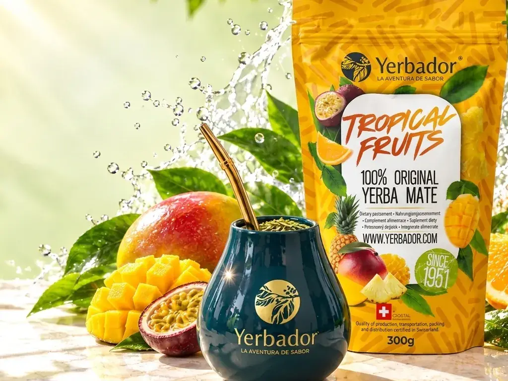 Yerba mate bezdymna: yerba mate Tropical Fruits, matero, mango i marakuja w plusku wody